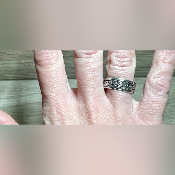 Vintage Handmade Designer Signed Textured Sterling Silver Band Ring, Size 8 - Picture 5 of 7